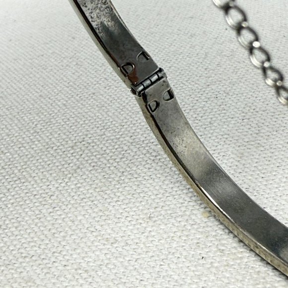 Vintage Black Enamel Etched Silver Tone‎ Hinged Bangle Bracelet Dainty Minimal - Picture 6 of 7